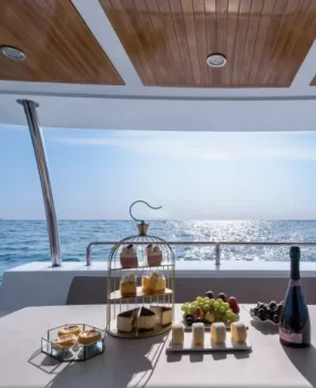 三亚男留学生兼职