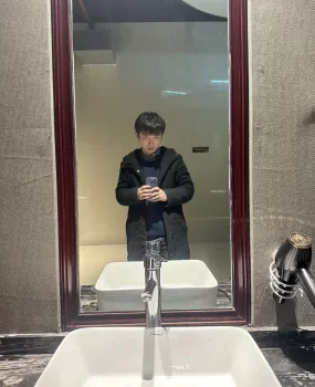 探探自聊年轻小帅哥