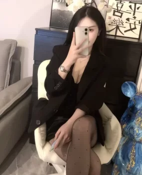 天然美乳御姐
