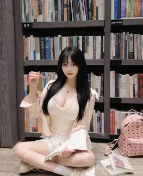 反差大02清纯小妹