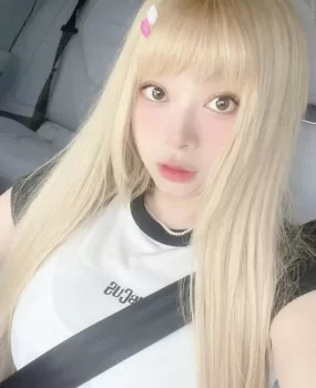 宝山36E童颜嫩妹