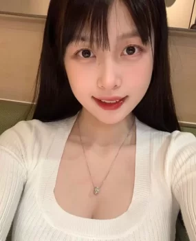 兼职的大奶温柔00后女孩