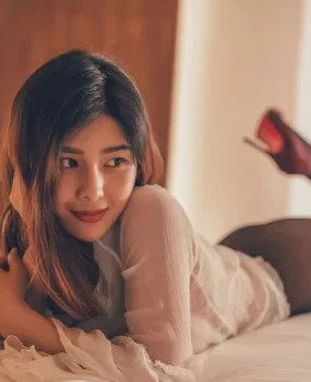 姿态妖娆风骚女，淫荡小魔女，，美颜少妇，水多啊