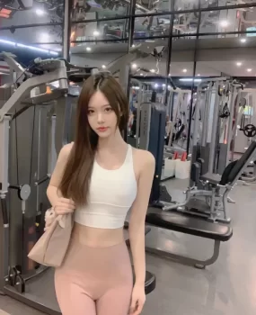 厦门健身房瑜伽课老师小姐姐骚骚的玩起来很舒服