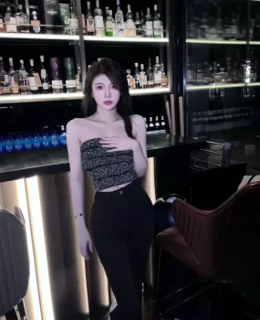 外围模特爱好旅游健身