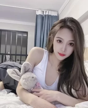 兼职学生妹,身材好颜值高,皮肤白,嫩滑
