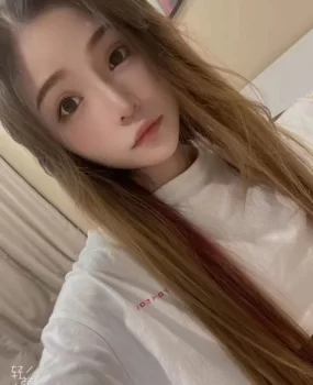 00后兼职小美女