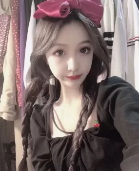 做服装生意的妹子,疫情生意差出来兼职