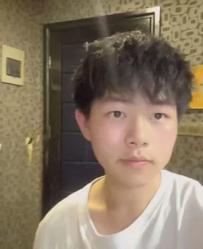 小帅哥。。