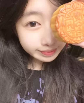 南山激情舌吻小嫩妹