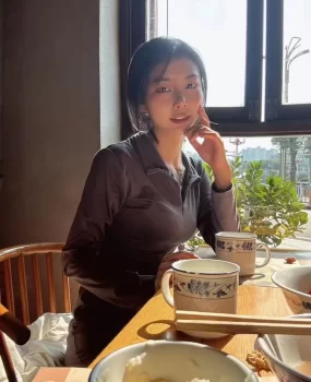 长相甜美，大胸妹