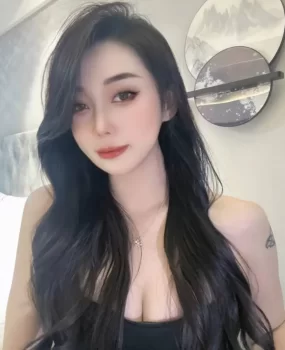 约炮约到三点粉的骚货小妹妹。