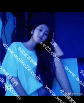 一个小美女,清纯可爱,强烈推荐