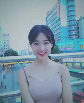 美得让你见了就不想走的妹子