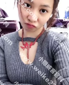 体验福田岗厦骚货依依扶墙而归