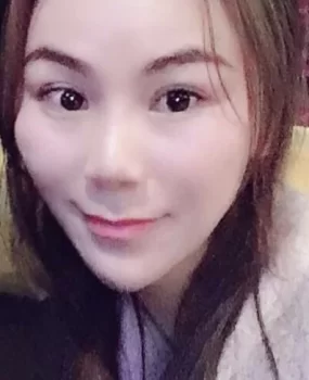 挺骚的轻熟吧女