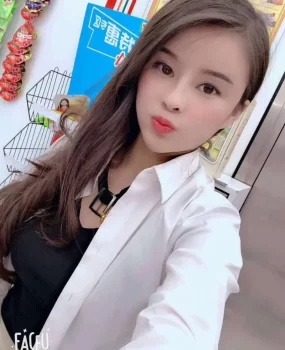 福田岗厦小雪，人间胸器，最近其他论坛流出的深圳兼职小姐姐自拍视频就是这个妹子