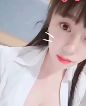 体验一下四川大胸小沫