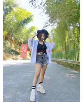 年轻的小姑娘