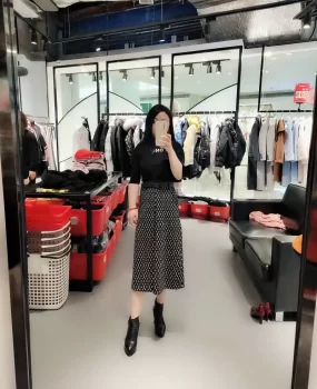 喜欢肉肉的女生进，脸圆波大。