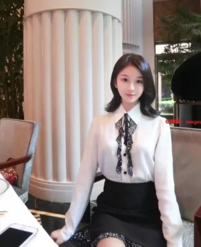 嫩逼粉嫩水多兼职小护士