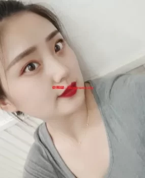 小妹妹兼职做服务 利索