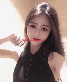 刚下海的学生妹，三点粉，喜欢新茶的可以尝试