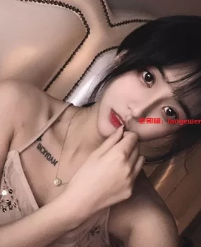 深圳甜美少女性感美足美腿肉丝足交啪啪床上干到沙发再到窗前娇嫩呻吟