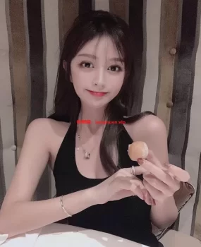 青岛蜜桃粉逼纤长细腿高端美女模特巨乳性感嫩模皮肤白嫩性感叫床声受不了