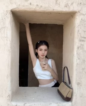 深圳刚下海兼职在校大学妹生 清纯天然脸 白白净净特别紧