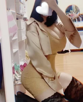 深圳有群小姐妹，胸大水多全套服务