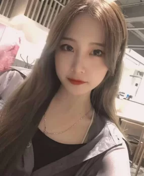 兼职学生妹身材饱满极品炮架台