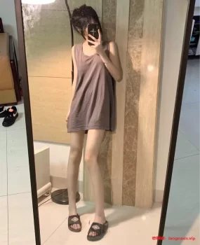 前凸后翘性感小野猫火辣挑逗，甜美温顺满足你的一切幻想