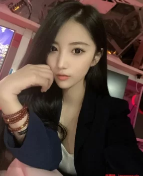 武汉极品首开,气质女神,刚下海,胸大臀翘,很乖很配合