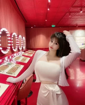 大战极品大奶牛好几回合，服务也很热情不机车不催活