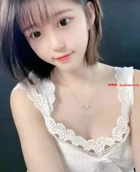 清纯大奶学生妹