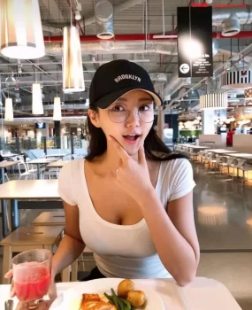 昆明玩了个经常健身的大学兼职妹
