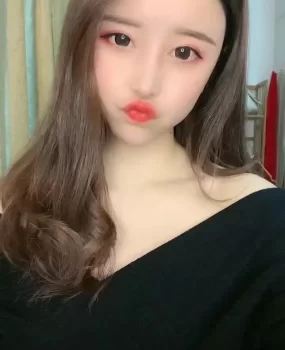 极品~在校女大学生兼职，皮肤白皙，水汪汪，很乖很配合