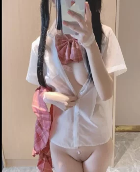 西安新到下水小妹肤白貌美逼紧水多制服丝袜诱惑爽翻天