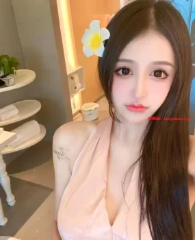 深圳漂亮妹子喜欢大屌吃得温柔吃得细腻自抠阴道出淫水