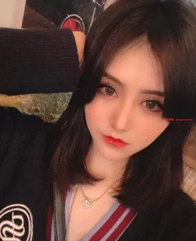 兰州初下海嫩妹性感黑丝美腿,扒开尝美穴和粉奶