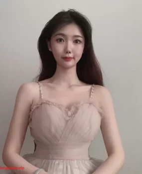 广东深圳兼职妹妹粉红嫩逼水多服务技术好建议狼友