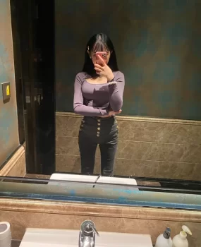 深圳极品嫩妹，颜值高服务好，听话乖巧