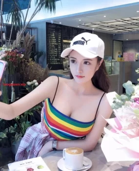 出差到成都,叫了个外围小学妹