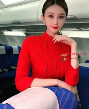 西安，洞房花烛夜生辉，含花带羞把灯吹。