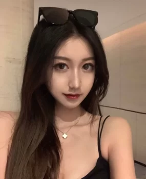 呼市刚下海短期兼职大奶妹，活好水多，黑丝制服情趣，包爽