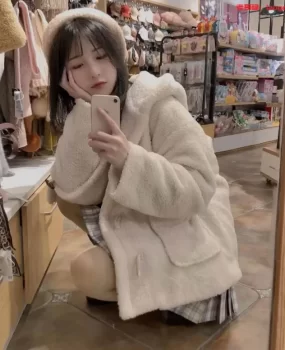 美女前凸后翘水多多，真实口活一绝