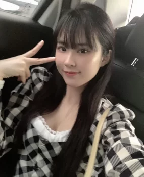 成都在校大学生纯兼职，前凸后翘皮肤滑嫩紧致