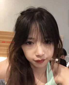 01年比较真实素颜小妹