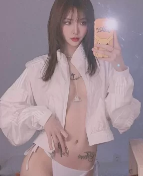 大眼睛清纯甜美女神级妹子粉嫩紧致
